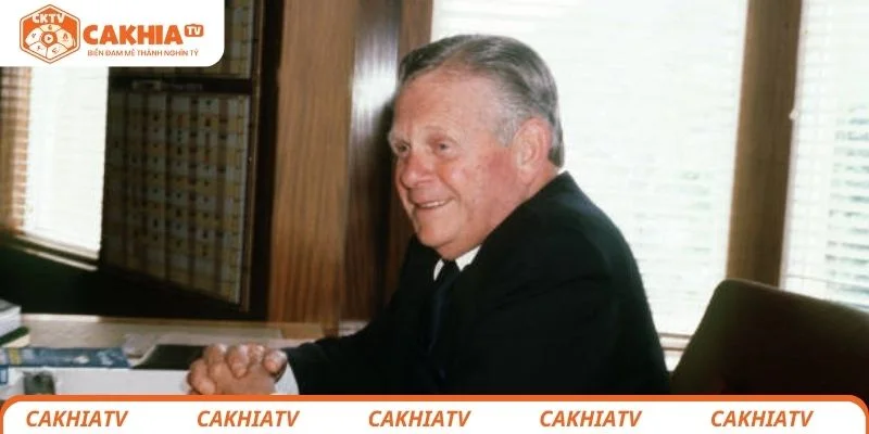 Alan Hardaker - "cha đẻ" của EFL Cup